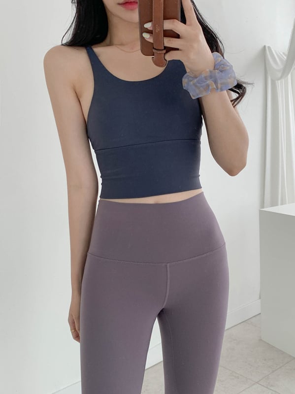 Αθλητικό σουτιέν-τοπ Lulu με επένδυση, βασικό ύφασμα 87% νάιλον, επένδυση 13% ελαστάνη, σταθερές διπλές τιράντες, πλήρες καλύμμα με λεπτά διαμορφωμένα cups, γρήγορο στέγνωμα, για τρέξιμο, γυμναστική, ποδηλασία, ορειβασία