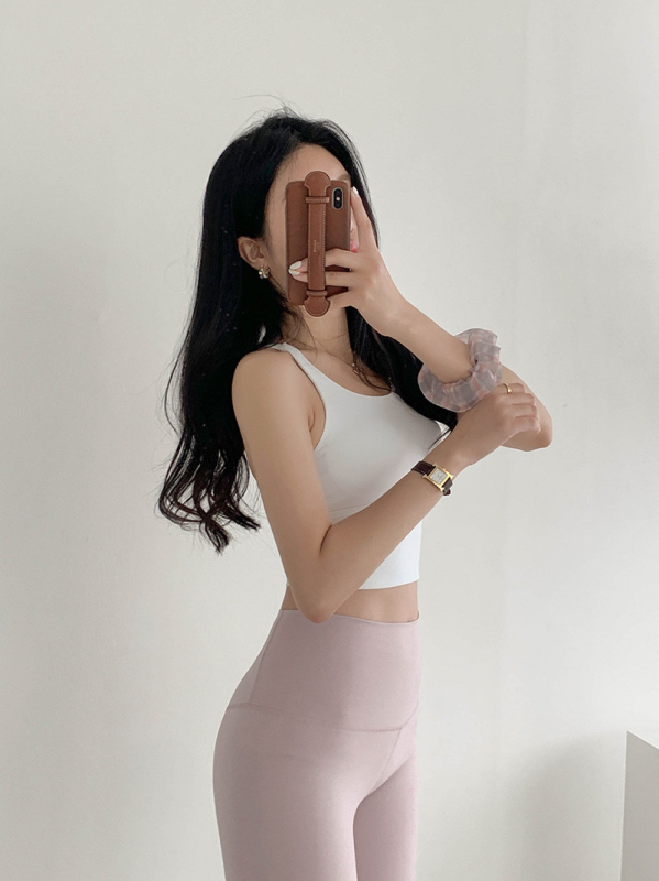 Αθλητικό σουτιέν-τοπ Lulu με επένδυση, βασικό ύφασμα 87% νάιλον, επένδυση 13% ελαστάνη, σταθερές διπλές τιράντες, πλήρες καλύμμα με λεπτά διαμορφωμένα cups, γρήγορο στέγνωμα, για τρέξιμο, γυμναστική, ποδηλασία, ορειβασία