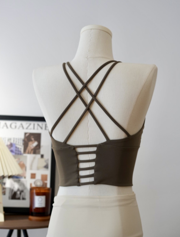 Αθλητικό σουτιέν-τοπ Lulu με επένδυση, βασικό ύφασμα 87% νάιλον, επένδυση 13% ελαστάνη, σταθερές διπλές τιράντες, πλήρες καλύμμα με λεπτά διαμορφωμένα cups, γρήγορο στέγνωμα, για τρέξιμο, γυμναστική, ποδηλασία, ορειβασία