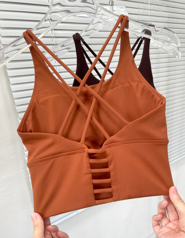 Αθλητικό σουτιέν-τοπ Lulu με επένδυση, βασικό ύφασμα 87% νάιλον, επένδυση 13% ελαστάνη, σταθερές διπλές τιράντες, πλήρες καλύμμα με λεπτά διαμορφωμένα cups, γρήγορο στέγνωμα, για τρέξιμο, γυμναστική, ποδηλασία, ορειβασία