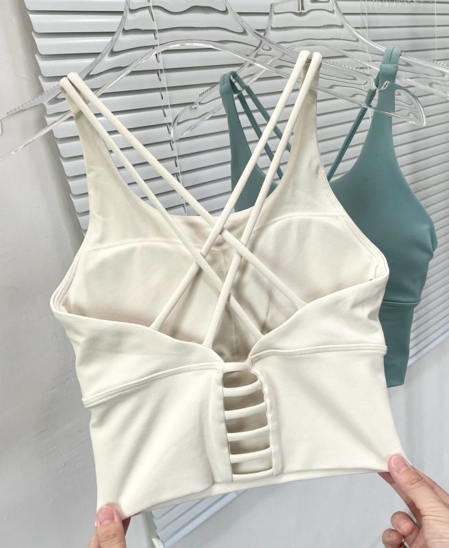 Αθλητικό σουτιέν-τοπ Lulu με επένδυση, βασικό ύφασμα 87% νάιλον, επένδυση 13% ελαστάνη, σταθερές διπλές τιράντες, πλήρες καλύμμα με λεπτά διαμορφωμένα cups, γρήγορο στέγνωμα, για τρέξιμο, γυμναστική, ποδηλασία, ορειβασία