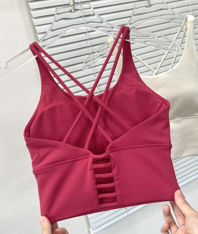 Αθλητικό σουτιέν-τοπ Lulu με επένδυση, βασικό ύφασμα 87% νάιλον, επένδυση 13% ελαστάνη, σταθερές διπλές τιράντες, πλήρες καλύμμα με λεπτά διαμορφωμένα cups, γρήγορο στέγνωμα, για τρέξιμο, γυμναστική, ποδηλασία, ορειβασία