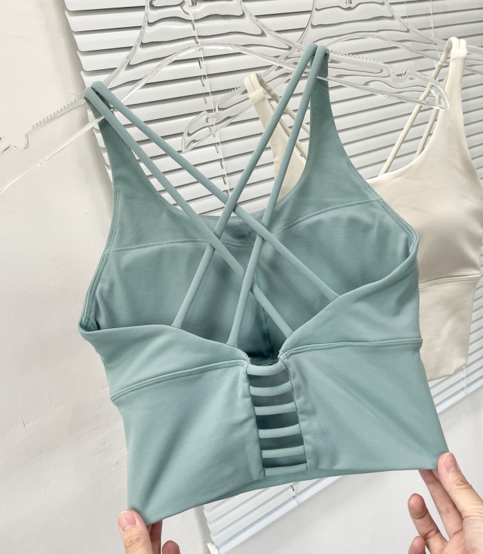 Αθλητικό σουτιέν-τοπ Lulu με επένδυση, βασικό ύφασμα 87% νάιλον, επένδυση 13% ελαστάνη, σταθερές διπλές τιράντες, πλήρες καλύμμα με λεπτά διαμορφωμένα cups, γρήγορο στέγνωμα, για τρέξιμο, γυμναστική, ποδηλασία, ορειβασία