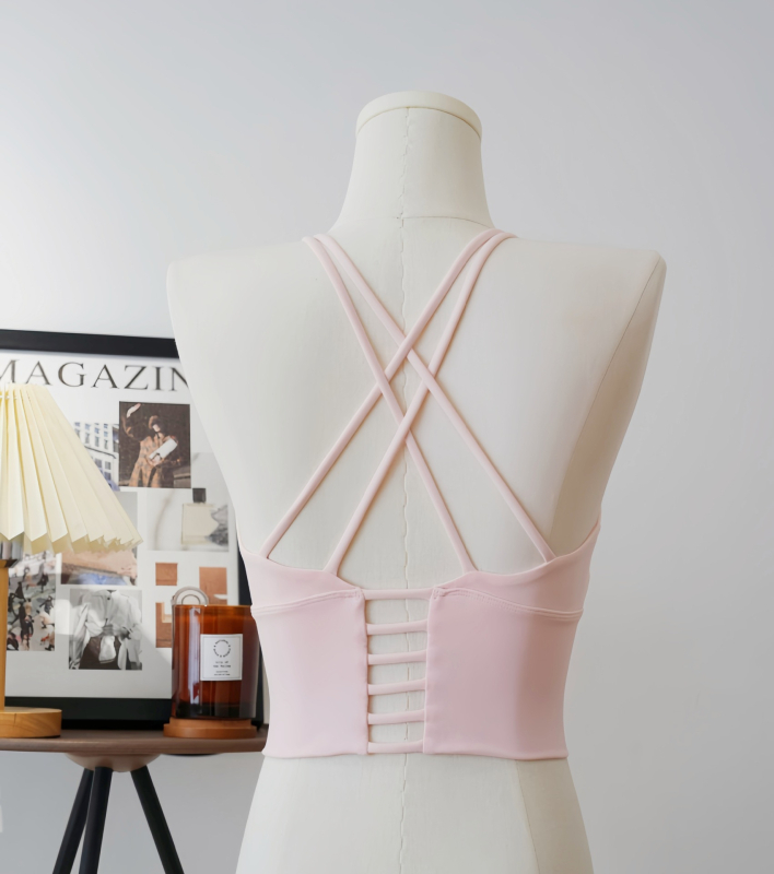 Αθλητικό σουτιέν-τοπ Lulu με επένδυση, βασικό ύφασμα 87% νάιλον, επένδυση 13% ελαστάνη, σταθερές διπλές τιράντες, πλήρες καλύμμα με λεπτά διαμορφωμένα cups, γρήγορο στέγνωμα, για τρέξιμο, γυμναστική, ποδηλασία, ορειβασία