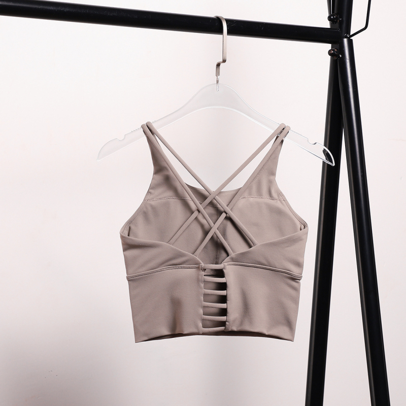 Αθλητικό σουτιέν-τοπ Lulu με επένδυση, βασικό ύφασμα 87% νάιλον, επένδυση 13% ελαστάνη, σταθερές διπλές τιράντες, πλήρες καλύμμα με λεπτά διαμορφωμένα cups, γρήγορο στέγνωμα, για τρέξιμο, γυμναστική, ποδηλασία, ορειβασία