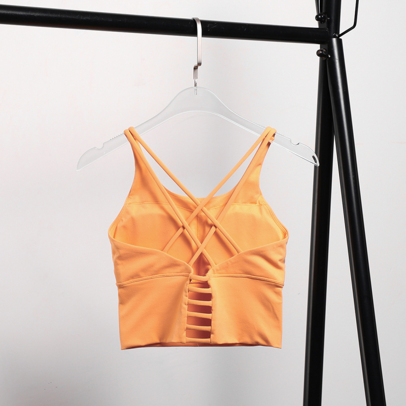Αθλητικό σουτιέν-τοπ Lulu με επένδυση, βασικό ύφασμα 87% νάιλον, επένδυση 13% ελαστάνη, σταθερές διπλές τιράντες, πλήρες καλύμμα με λεπτά διαμορφωμένα cups, γρήγορο στέγνωμα, για τρέξιμο, γυμναστική, ποδηλασία, ορειβασία