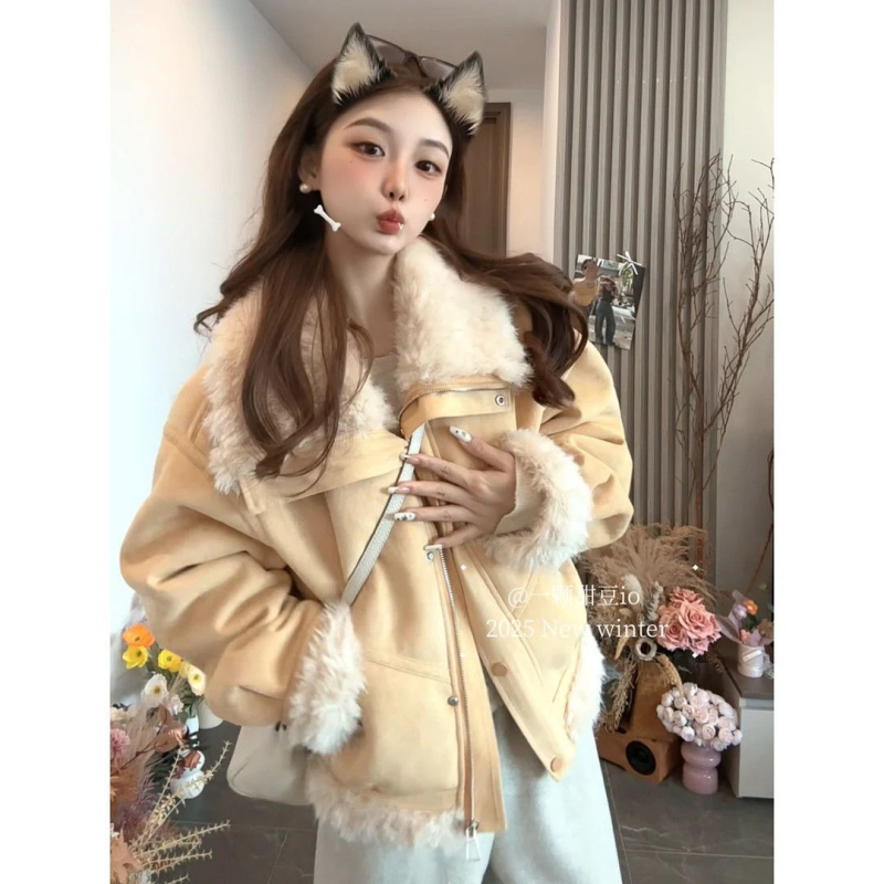 Dámsky krátky kabát z umelej sherlingu, golier polo, zapínanie na jedno gombíka, polyestér, karikatúrny vzor