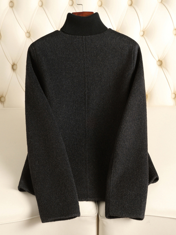 Ženski vuneni kaput - okrugli ovratnik, dugi rukavi, kaput s jednim redom kopči, izvezeni detalji