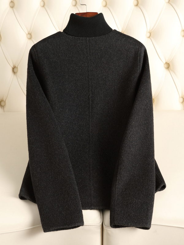 Ženski vuneni kaput - okrugli ovratnik, dugi rukavi, kaput s jednim redom kopči, izvezeni detalji