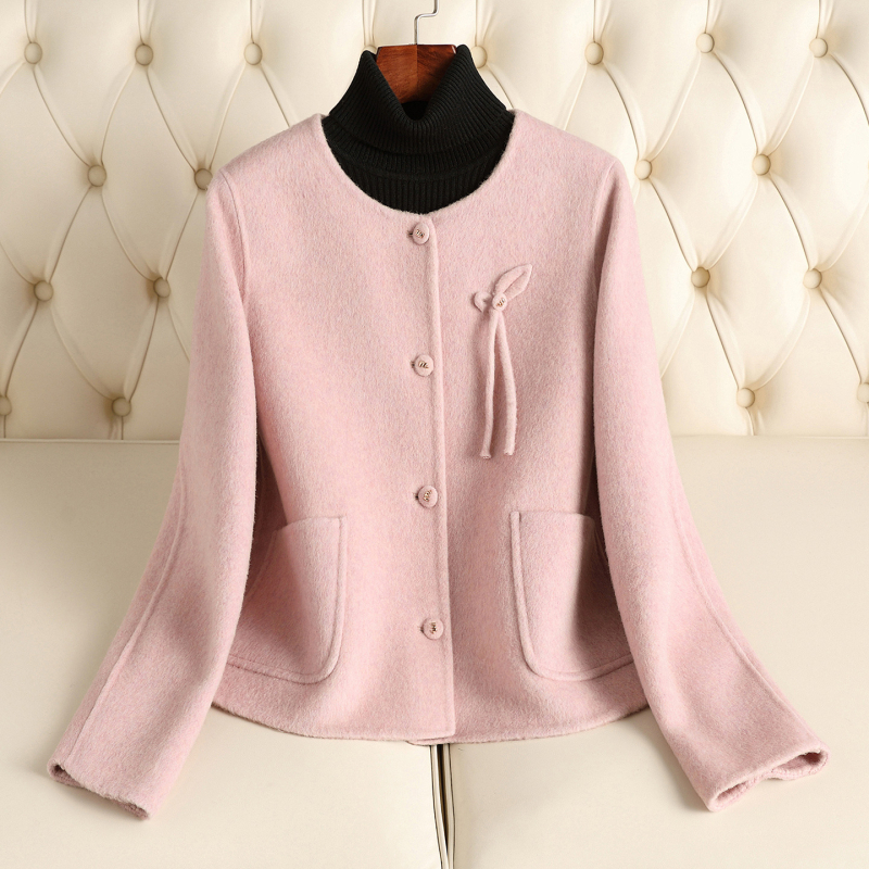 Ženski vuneni kaput - okrugli ovratnik, dugi rukavi, kaput s jednim redom kopči, izvezeni detalji