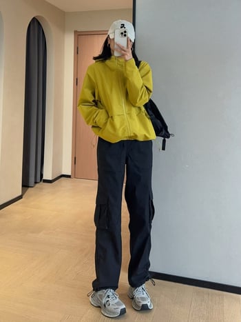 Soft Shell bunda z polyesteru, stojací golier, dlhé rukávy, zips, voľný strih (jeseň 2025)