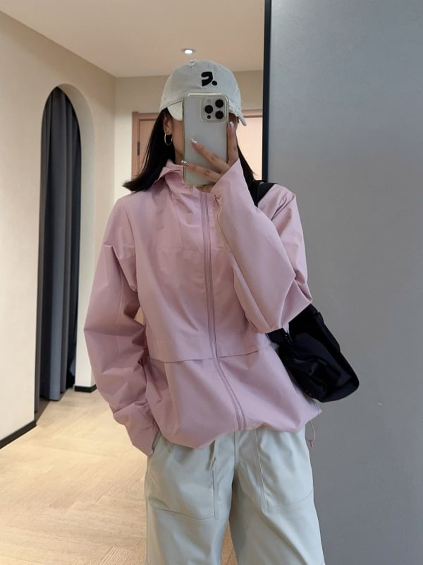 Soft Shell bunda z polyesteru, stojací golier, dlhé rukávy, zips, voľný strih (jeseň 2025)