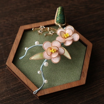 Брошка, форма на цвете, ръчна изработка, двойна употреба, зимна премиера 2025 г.