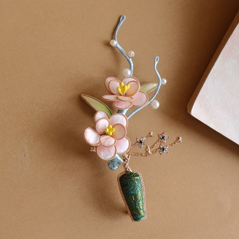 Брошка, форма на цвете, ръчна изработка, двойна употреба, зимна премиера 2025 г.