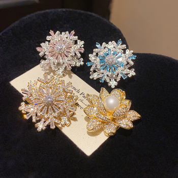 Bros s cvjetnim oblikom od cirkonija, elektroplatiranje, lagani luksuzni stil, za žene