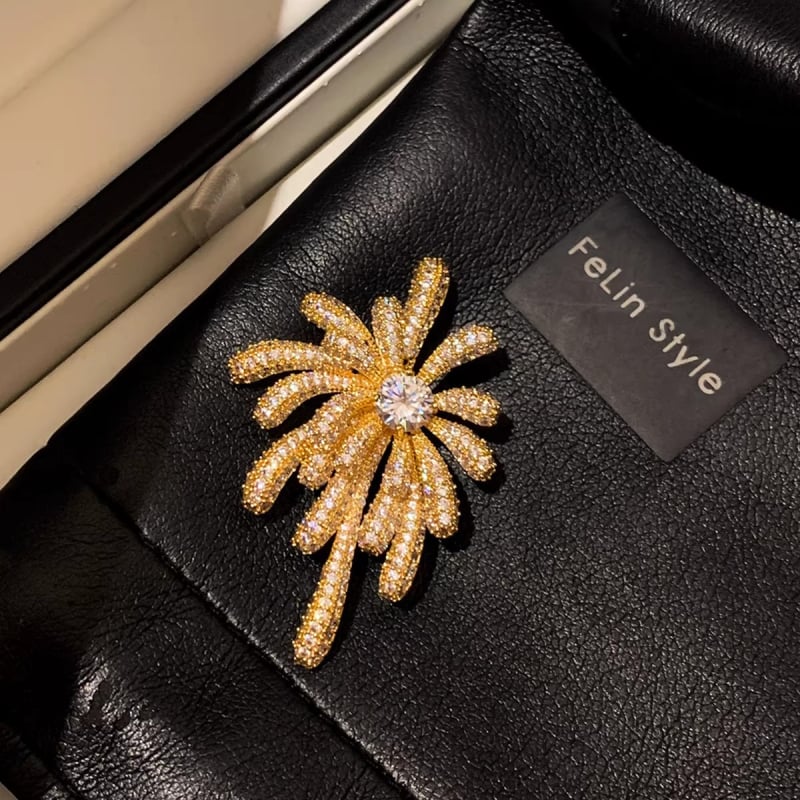 Брошка Hankou – диамантна форма, медно-покрита метална основа, електроплакирана, декоративна украса