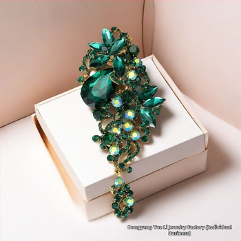 Брошка с кристална висулка, античен стил – дизайн на цветя (Цинкова сплав; Женски, луксозен стил; Форма: цветя; Електроплатиране; Декорация)