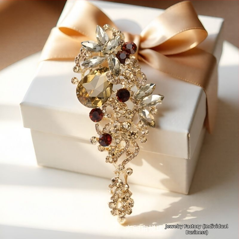 Брошка с кристална висулка, античен стил – дизайн на цветя (Цинкова сплав; Женски, луксозен стил; Форма: цветя; Електроплатиране; Декорация)