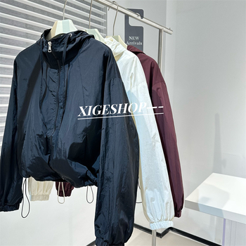 Ženska windbreaker jakna s kapuljom, šnira za podešavanje, širok kroj, zip, poliester