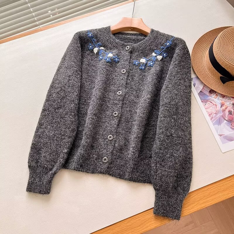 Pleten kardigan s cvjetnom jacquard vezom, okrugli izrez, dugi rukavi, opuštenog kroja