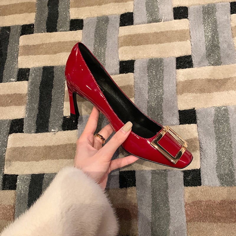 Дамски обувки с квадратна катарама, лакована кожа, квадратен нос, дебел ток 6–8 см, Slip-On, гумена подметка