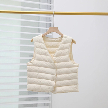 Ženska down vesta s guščjim puhom 86–90%, najlon tkanina, uski kroj, V-izrez, kratka duljina