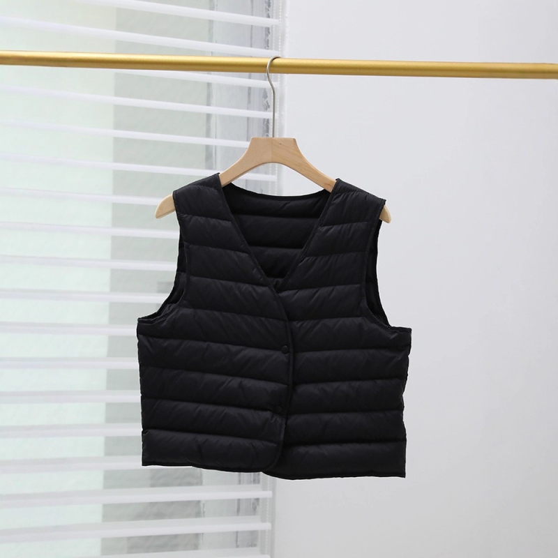 Ženska down vesta s guščjim puhom 86–90%, najlon tkanina, uski kroj, V-izrez, kratka duljina
