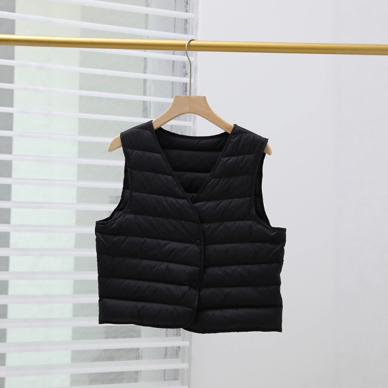 Ženska down vesta s guščjim puhom 86–90%, najlon tkanina, uski kroj, V-izrez, kratka duljina