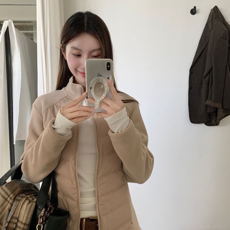 Ženska down jakna, debeli model, ultra kratka dužina, punilo od kačjih perja 81–85%, stojeći ovratnik, elastični materijal