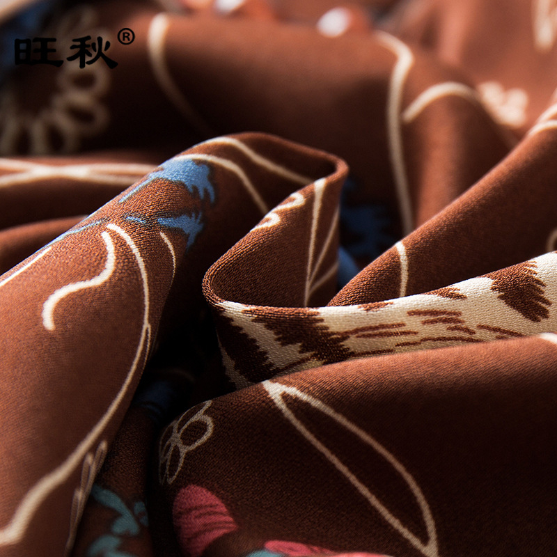 Жилет от полиестер с копринен пълнеж, ретро стил, полу-висока яка, геометричен модел