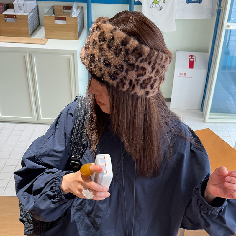 Hajpánt GOFREEJOY, koreai stílus, akril, leopárd mintás, ősz 2025