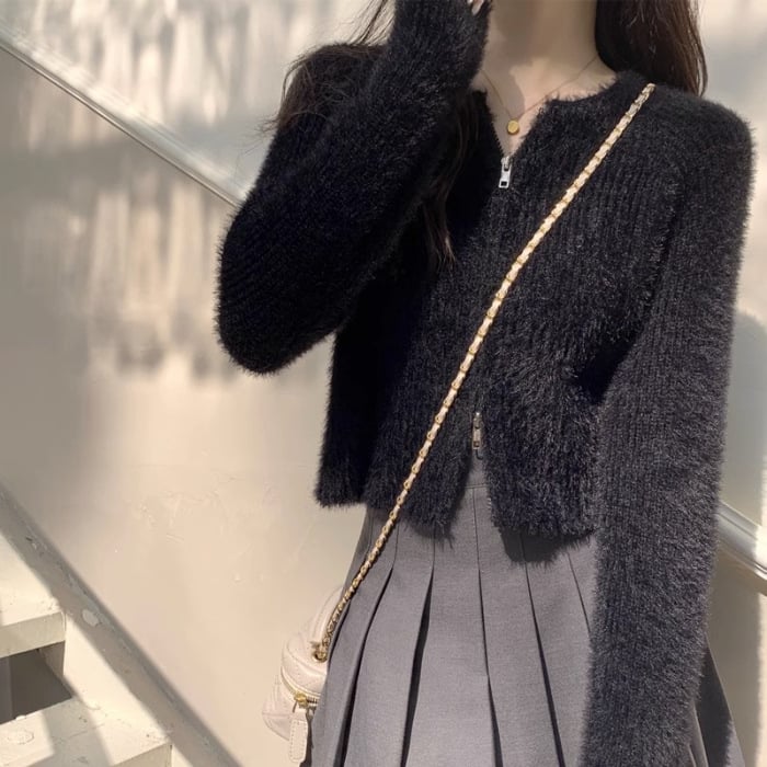 Aiyi Words kardigan, imitacija mink velur, slim-fit, kratki zip, okrugli izrez