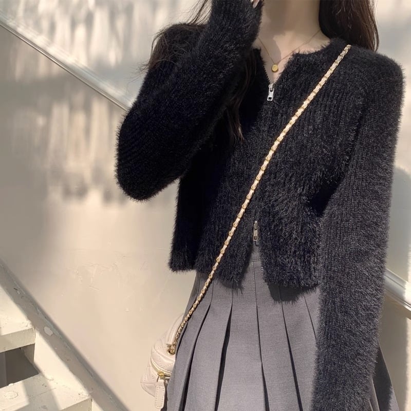 Aiyi Words kardigan, imitacija mink velur, slim-fit, kratki zip, okrugli izrez