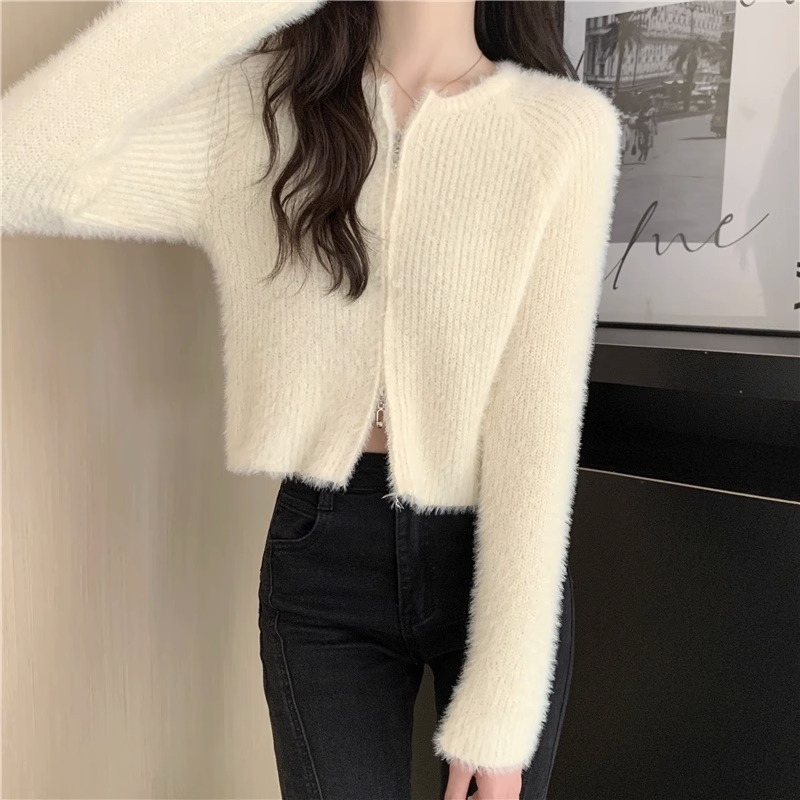 Aiyi Words kardigan, imitacija mink velur, slim-fit, kratki zip, okrugli izrez