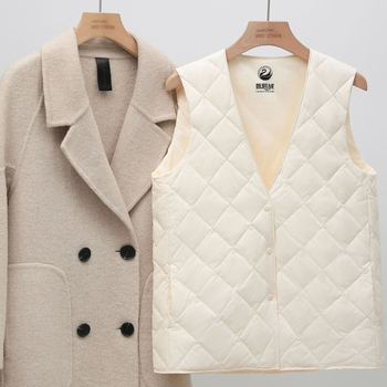 Ženski down vest, slim silueta, V-izrez, ultra kratka duljina (≤40 cm), Chenille tkanina s elastanom, punilo goose down, Proljeće 2025