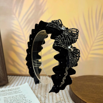 Čelenka od velura s dvostrukom mašnom i leptirovim motivom od smole; ručna izrada; prilagodljiv korejski stil; materijali: tkanina + smola; brenda XINSHENG; zimska kolekcija 2024.