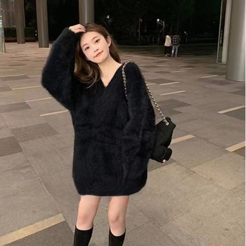 Pulover od viskoze s V-izrezom, dugim rukavima, srednje duljine