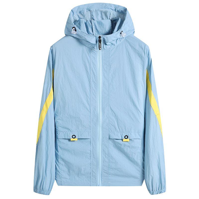 Muška ljetna jakna od ice-silk materijala, prozračna, s kapuljačom, slim fit, zatvarač.