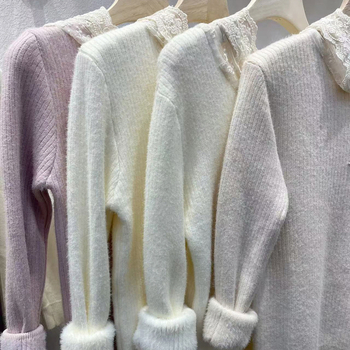 Hooded džemper s flisom iznutra, jednobojan, core-spun vlakna s imitacijom mink velura; viskozna 30–50% i najlon <30%; dugi rukavi, duljina 50–65 cm, zima 2024