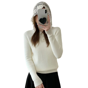 Hooded džemper s flisom iznutra, jednobojan, core-spun vlakna s imitacijom mink velura; viskozna 30–50% i najlon <30%; dugi rukavi, duljina 50–65 cm, zima 2024
