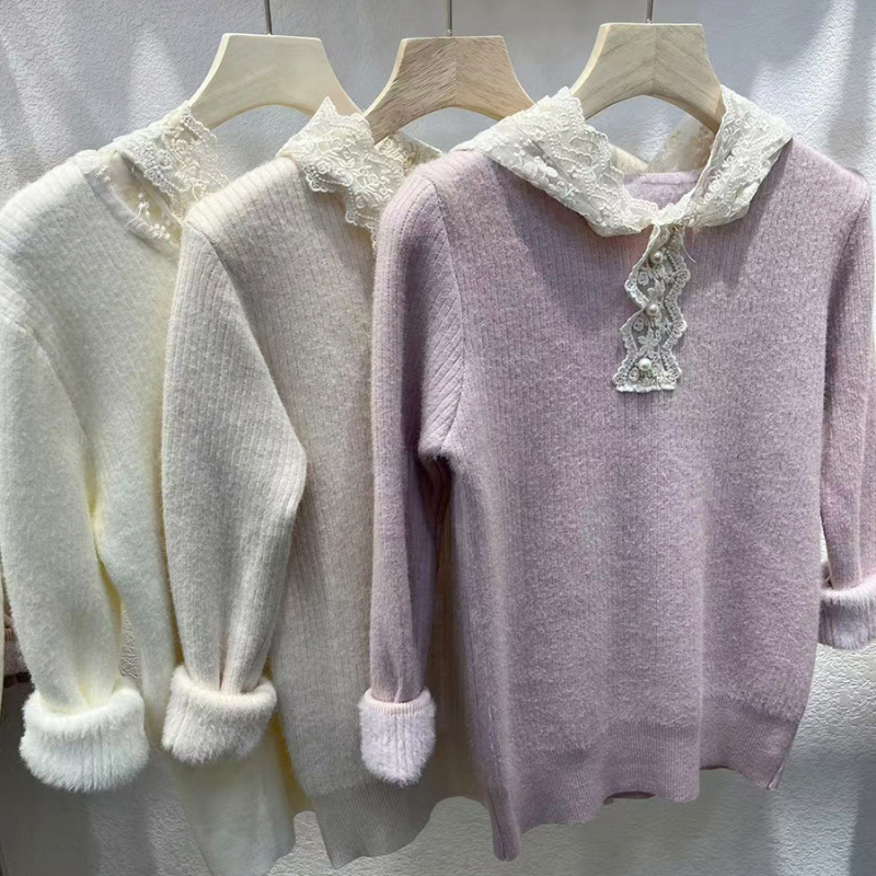 Hooded džemper s flisom iznutra, jednobojan, core-spun vlakna s imitacijom mink velura; viskozna 30–50% i najlon <30%; dugi rukavi, duljina 50–65 cm, zima 2024