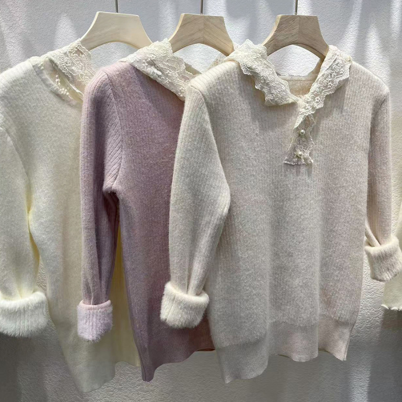 Hooded džemper s flisom iznutra, jednobojan, core-spun vlakna s imitacijom mink velura; viskozna 30–50% i najlon <30%; dugi rukavi, duljina 50–65 cm, zima 2024