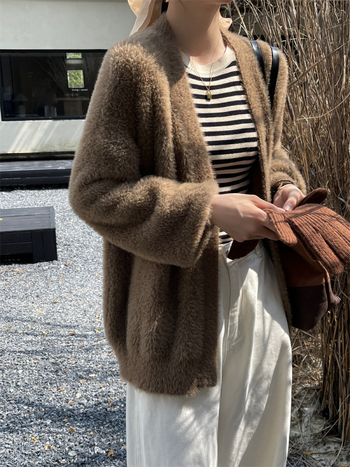 Cardigan od najlon smese, srednja debljina, udoban kroj, V-neck, dugi rukavi