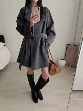 Női gyapjú kabát kapucnival, hosszú, 80–100 cm, laza szabás, egyrészes gombolás, vastag anyag