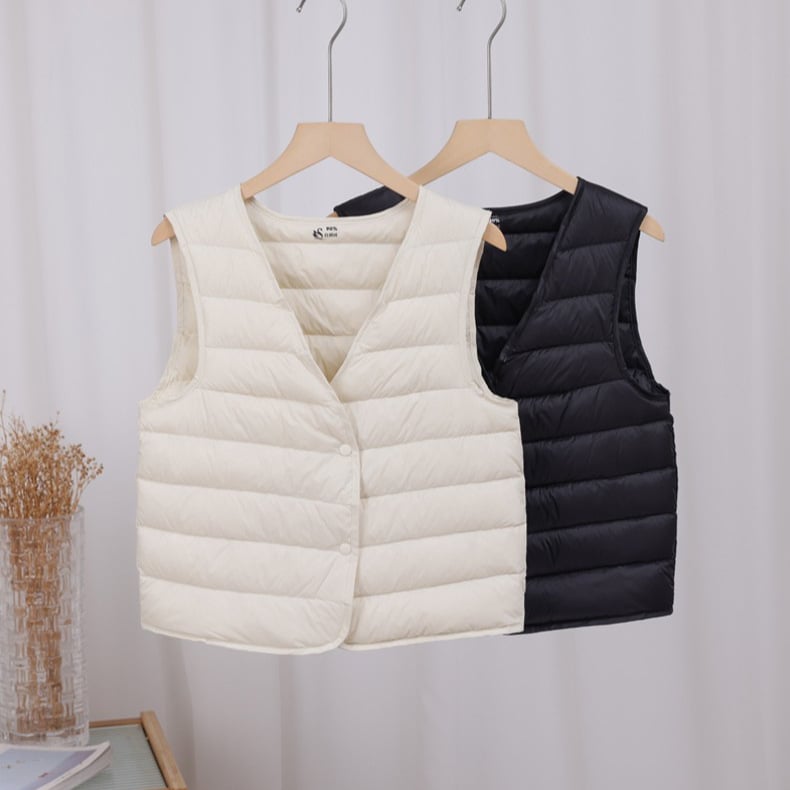 Down vest - V-izrez, tanak i lagan, punjenje od gusjeg perja 86-90%, vanjska tkanina najlon, kratka duljina (40-50 cm)
