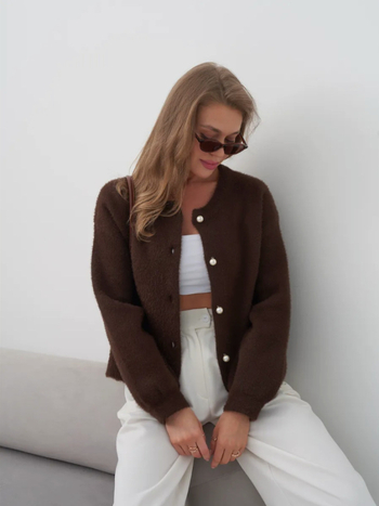 Cardigan stil džemper jakna, umjetno norkovo krzno, smjesa najlona i poliestera, debeo materijal, okrugli izrez