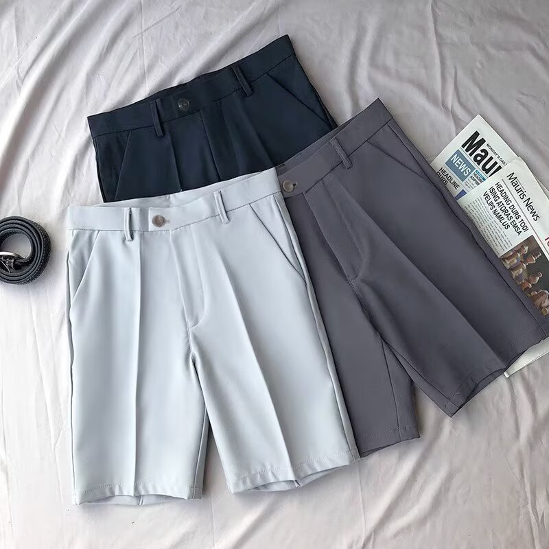 Muške šorceve, opuštenog ravnog kroja, duljina 9/10, mješavina poliester, blaga rastezljivost, stil lagano poslovni (9/10 duljina • ravni kroj • mješavina poliester • blaga rastezljivost • stil lagano poslovni)