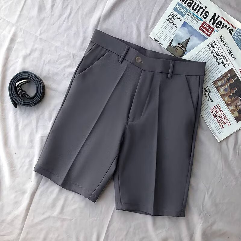 Muške šorceve, opuštenog ravnog kroja, duljina 9/10, mješavina poliester, blaga rastezljivost, stil lagano poslovni (9/10 duljina • ravni kroj • mješavina poliester • blaga rastezljivost • stil lagano poslovni)