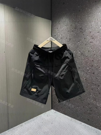 Férfi rövidnadrág húzózsinórral — nejlon szövet, fő anyag poliészter, egyenes szabás, mikroelasztikusság, nyár 2025