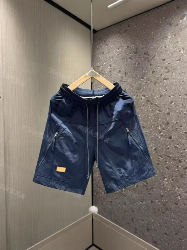 Férfi rövidnadrág húzózsinórral — nejlon szövet, fő anyag poliészter, egyenes szabás, mikroelasztikusság, nyár 2025